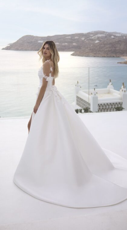 Modeca Ivet fit and flare trouwjurk van mikado met hoge split