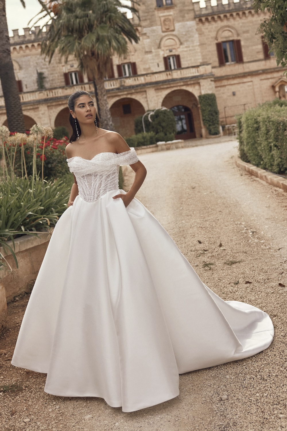 Modeca trouwjurk Melindra met glitter corset en wijde mikado rok