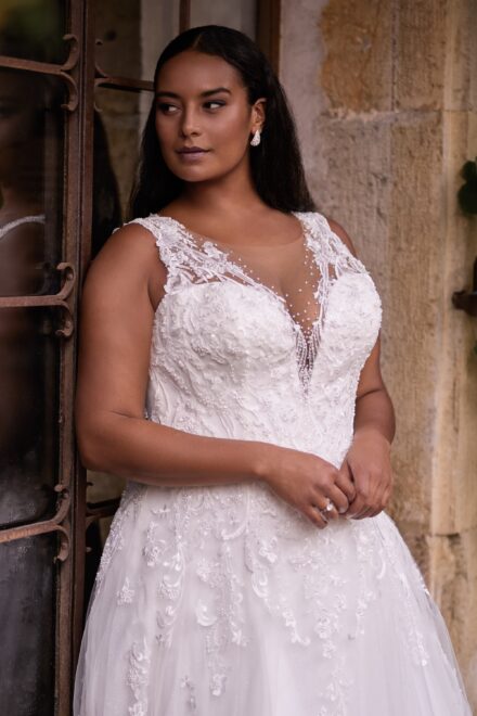 Tres Chic 27307 met diepe V-hals en modern glitterkant